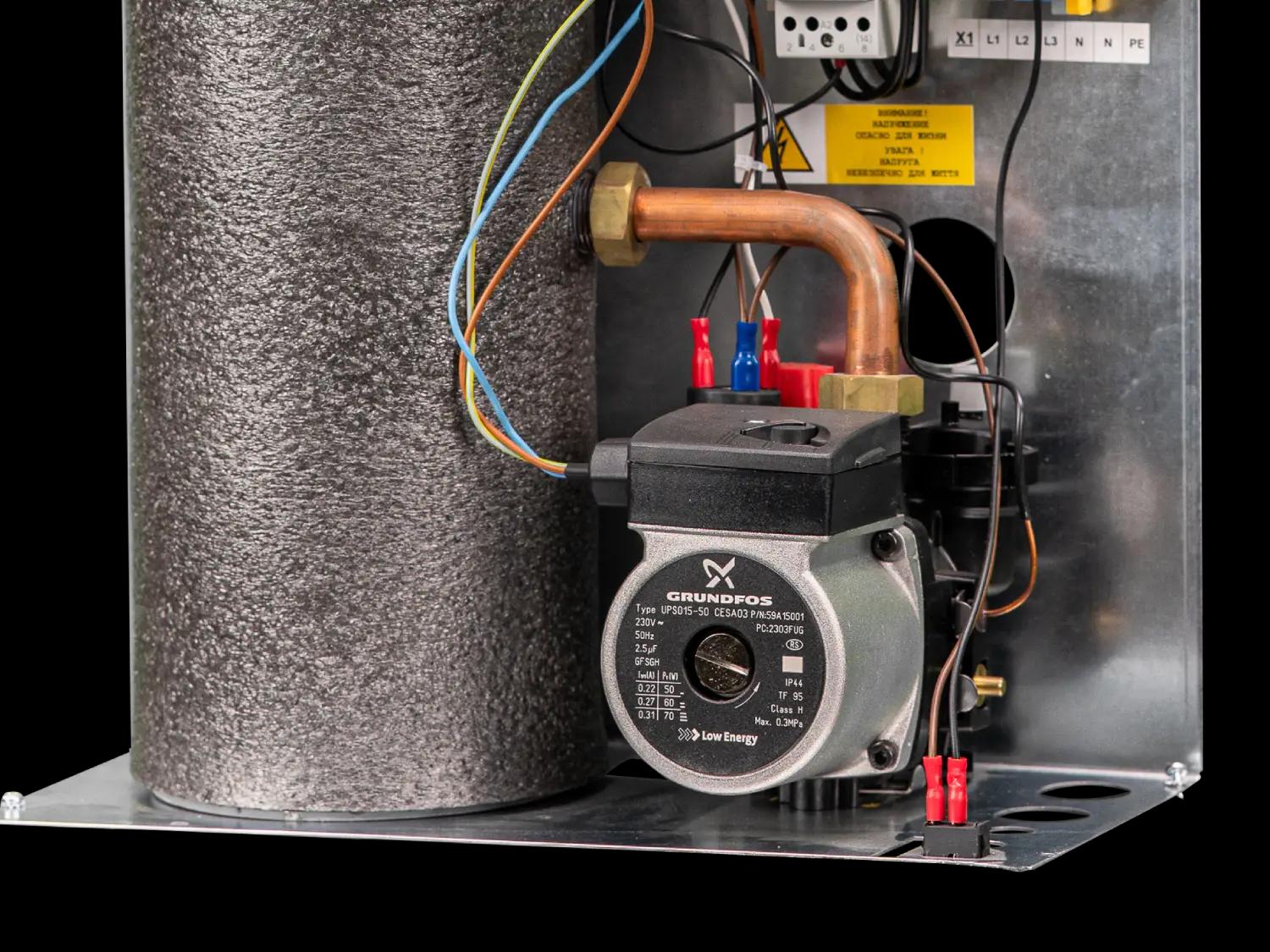 Розширювальний бак та насос у комплекті